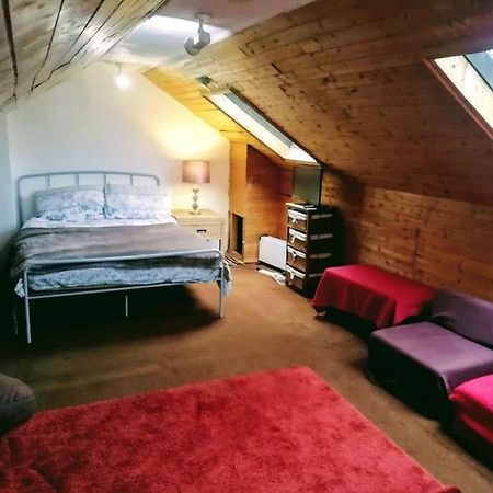 Cozy Loft In Bushey, 20 Mins By Train To Euston London Apartment ภายนอก รูปภาพ