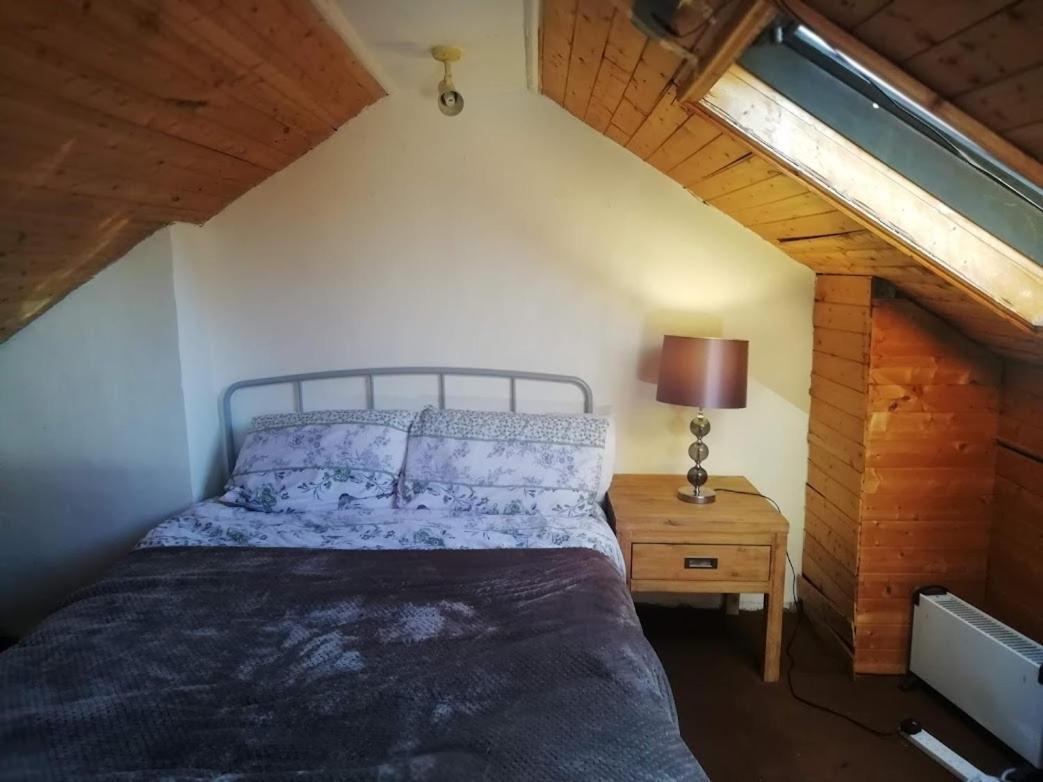 Cozy Loft In Bushey, 20 Mins By Train To Euston London Apartment ภายนอก รูปภาพ