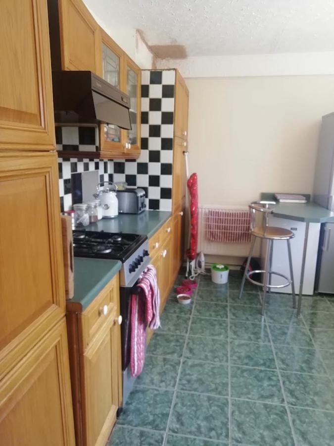 Cozy Loft In Bushey, 20 Mins By Train To Euston London Apartment ภายนอก รูปภาพ