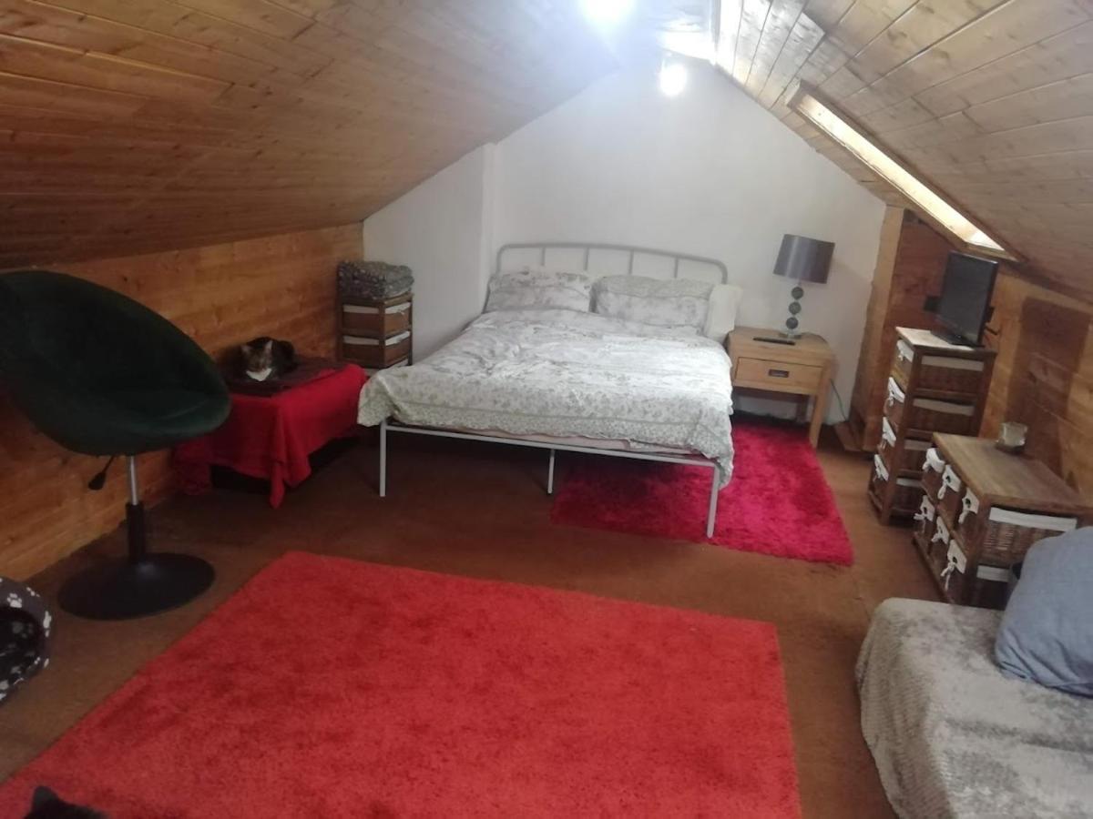 Cozy Loft In Bushey, 20 Mins By Train To Euston London Apartment ภายนอก รูปภาพ